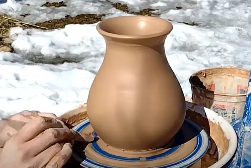Ceramic vase manufacturing