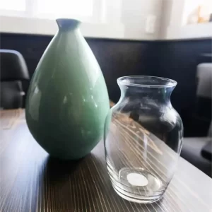 مزهريات خزفية ومزهريات زجاجية