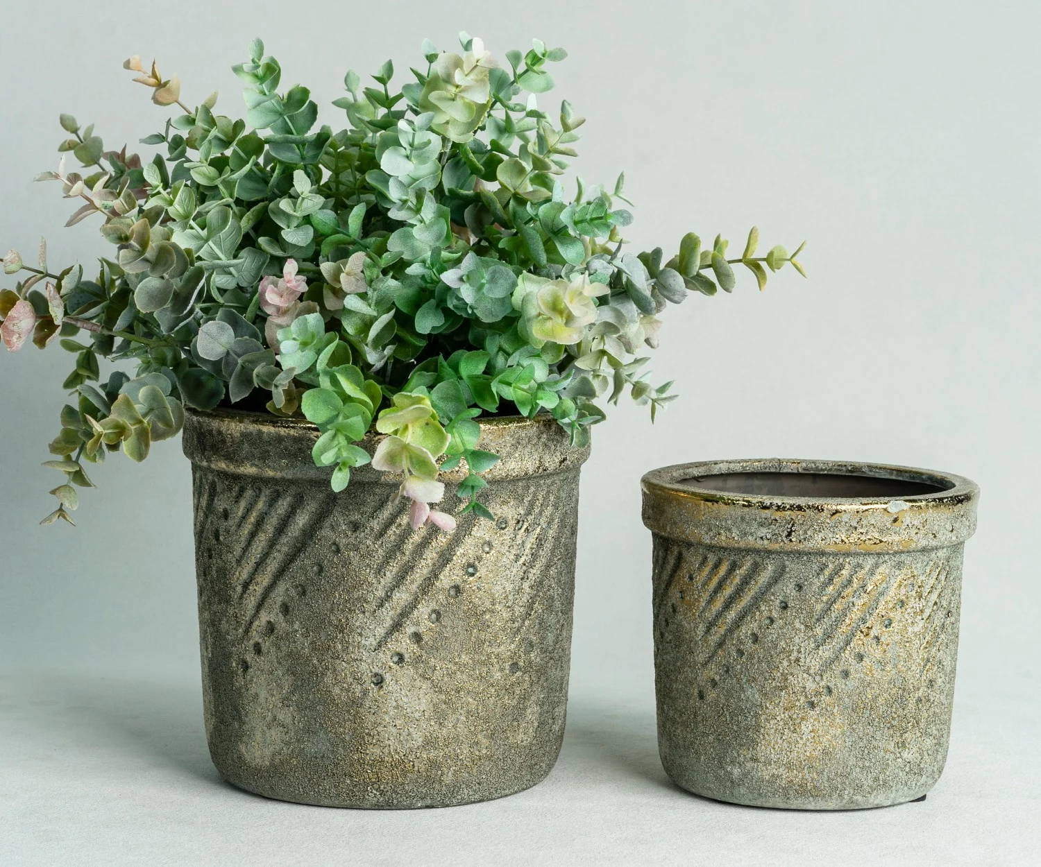 Electroplating finish plant pot