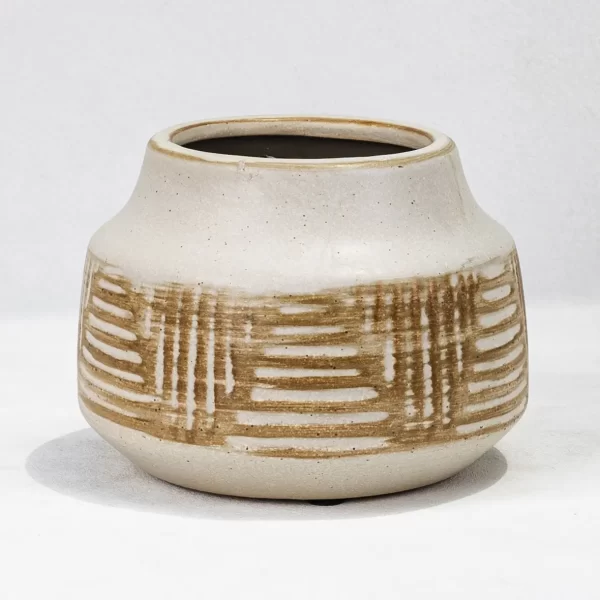 Simple ceramic vase with texture (5)