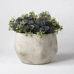 Pflanzgefäße in loser Schüttung mit verwitterter Oberfläche (2)