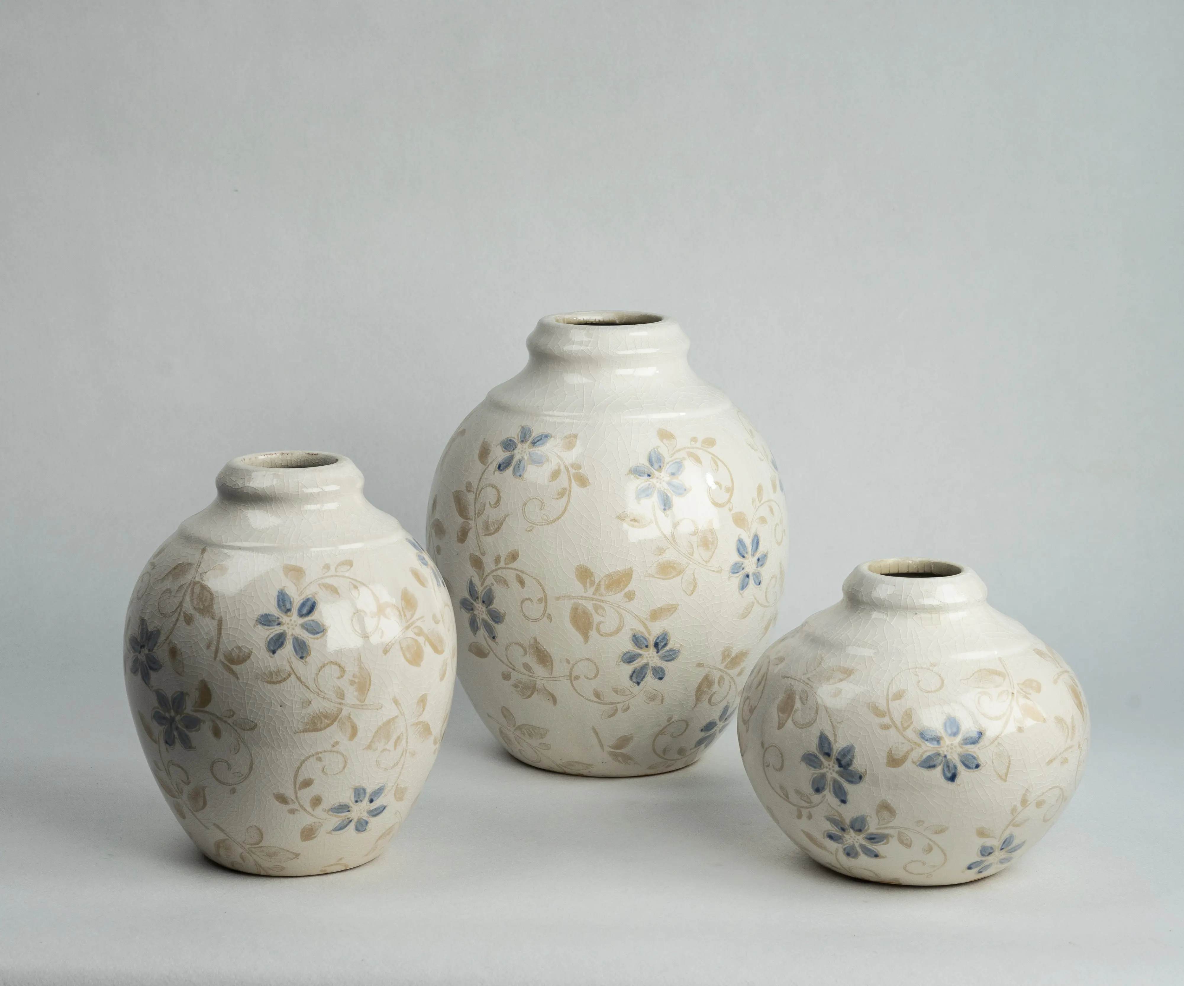 gloss vases wholesale with crackle aesthetics (1)