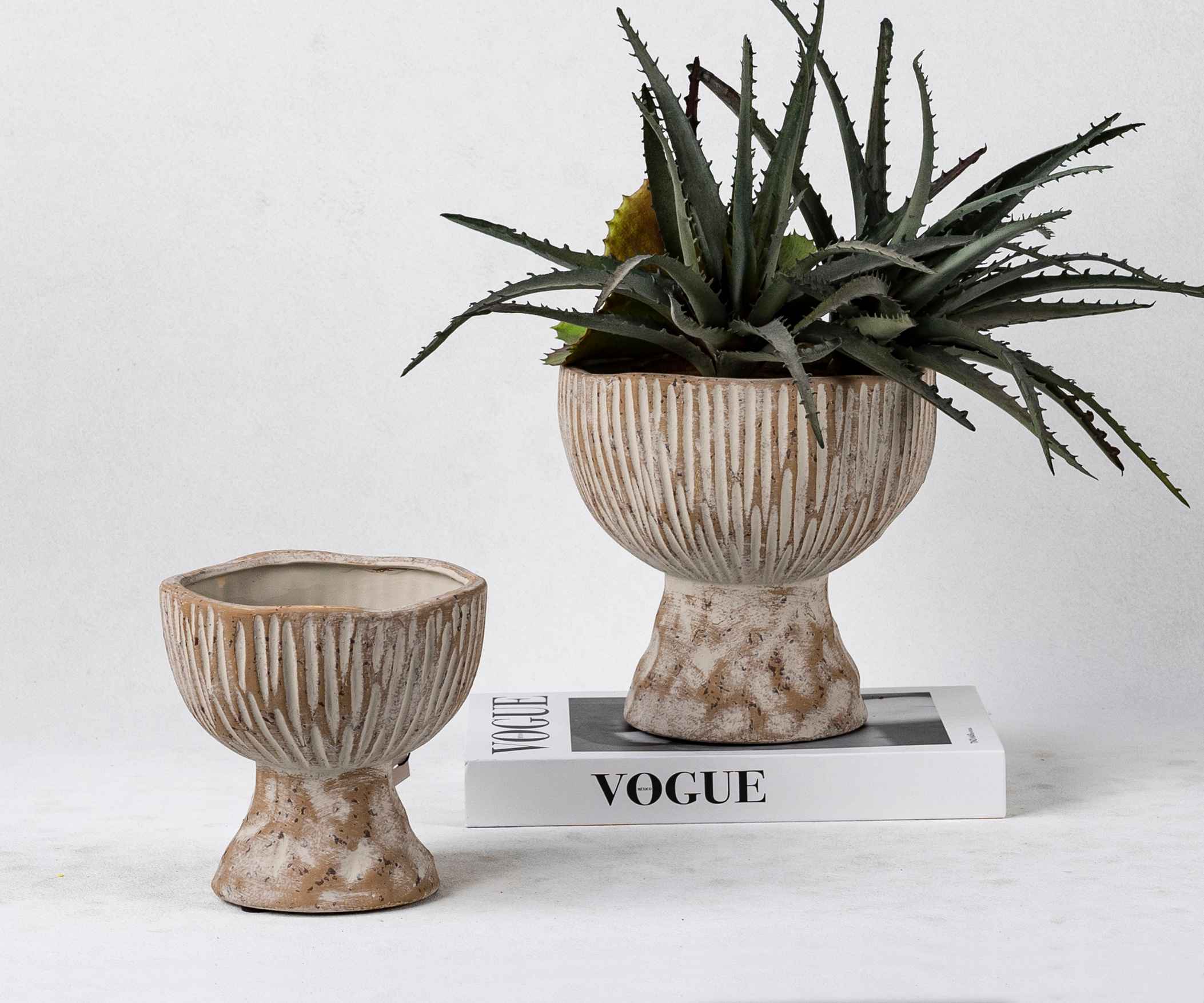Wholesale Ceramic Plant Vases - Vertical Textures & Natural Patina - الصورة 4